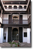 Patio pequeño de la Escuela de Estudios Árabes